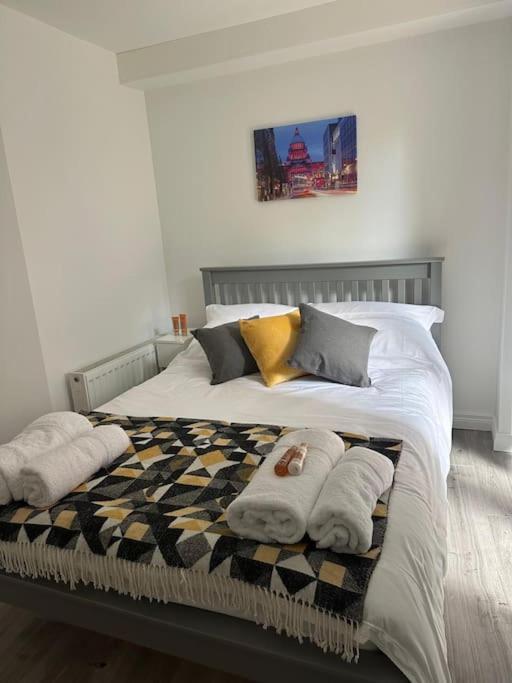 Modern 1-Bed Apartment Belfast Esterno foto